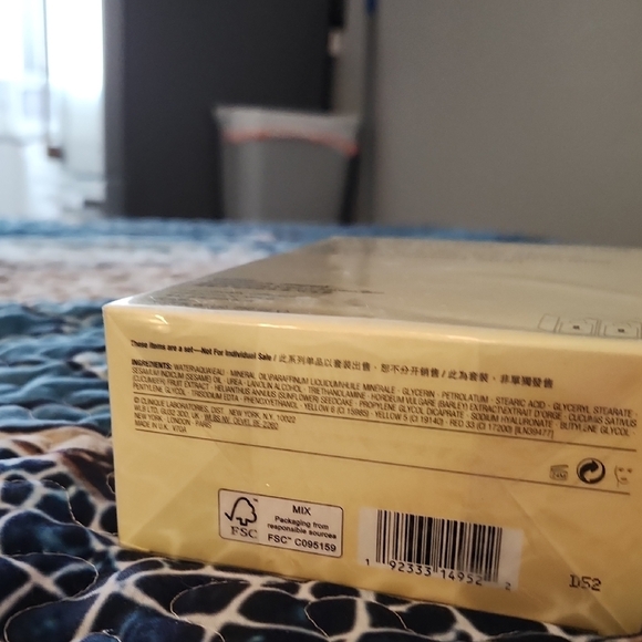 Clinique Dramatically Different Lotion Duo - Picture 4 of 5